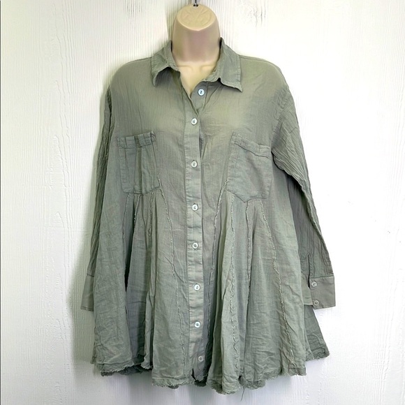 Free People - Light Green Button Down Raw Hemline Flowy Blouse Size Small - Picture 1 of 11